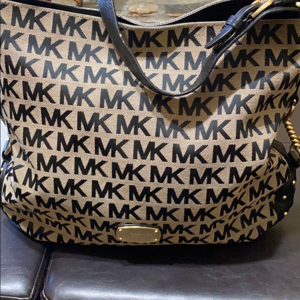 Michal Kors sig purse Authentic